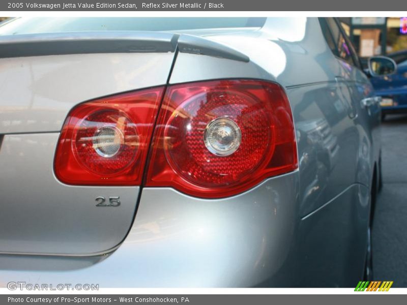 Reflex Silver Metallic / Black 2005 Volkswagen Jetta Value Edition Sedan