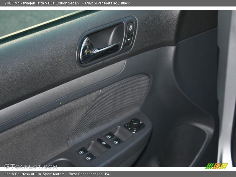 Reflex Silver Metallic / Black 2005 Volkswagen Jetta Value Edition Sedan