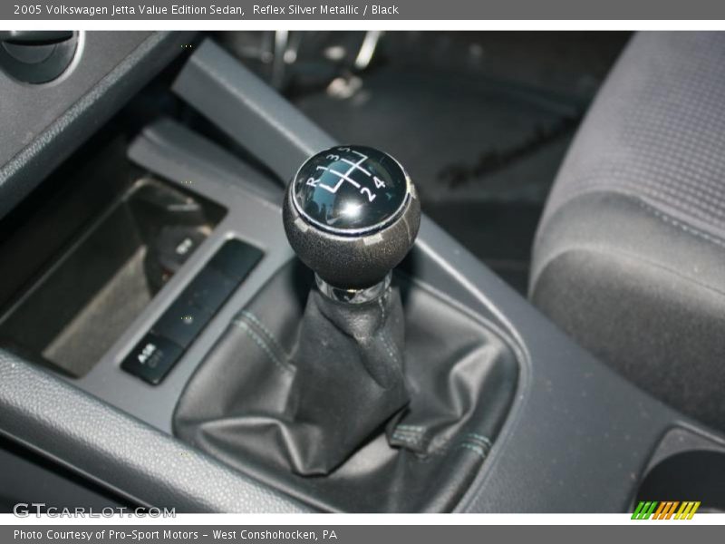 Reflex Silver Metallic / Black 2005 Volkswagen Jetta Value Edition Sedan