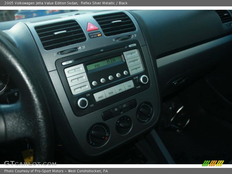 Reflex Silver Metallic / Black 2005 Volkswagen Jetta Value Edition Sedan