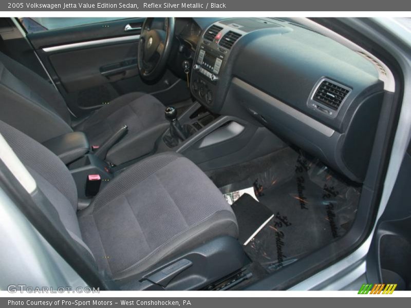 Reflex Silver Metallic / Black 2005 Volkswagen Jetta Value Edition Sedan