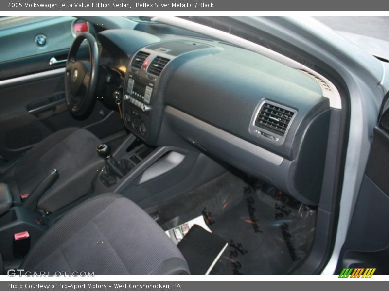 Reflex Silver Metallic / Black 2005 Volkswagen Jetta Value Edition Sedan