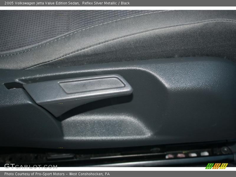 Reflex Silver Metallic / Black 2005 Volkswagen Jetta Value Edition Sedan
