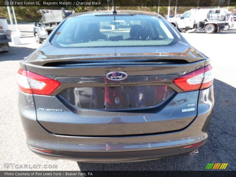 Magnetic Metallic / Charcoal Black 2016 Ford Fusion SE
