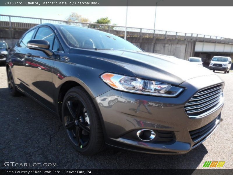 Magnetic Metallic / Charcoal Black 2016 Ford Fusion SE