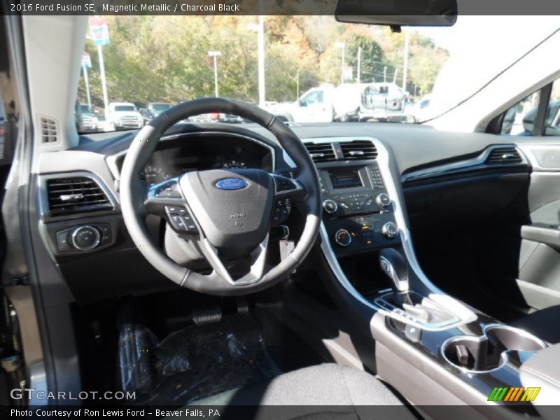 Magnetic Metallic / Charcoal Black 2016 Ford Fusion SE
