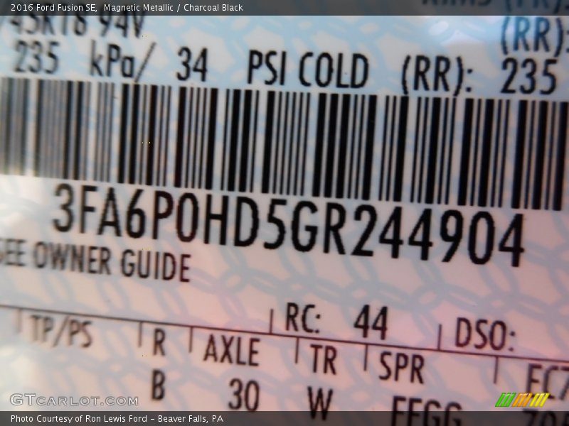 Magnetic Metallic / Charcoal Black 2016 Ford Fusion SE