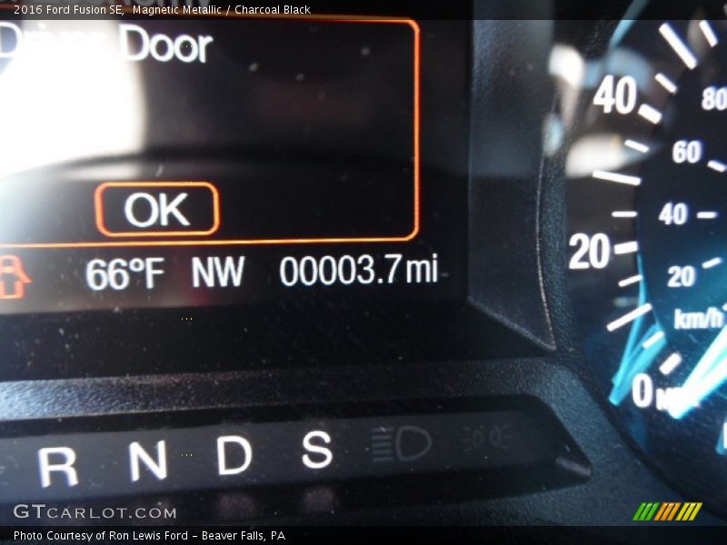 Magnetic Metallic / Charcoal Black 2016 Ford Fusion SE