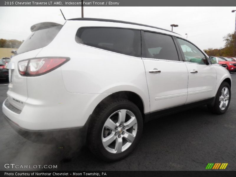 Iridescent Pearl Tricoat / Ebony 2016 Chevrolet Traverse LT AWD