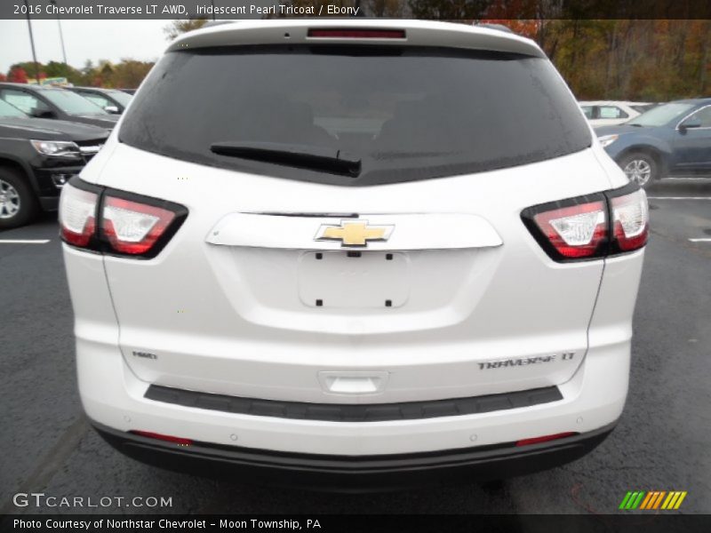 Iridescent Pearl Tricoat / Ebony 2016 Chevrolet Traverse LT AWD