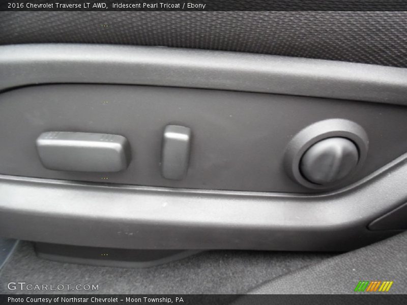 Iridescent Pearl Tricoat / Ebony 2016 Chevrolet Traverse LT AWD
