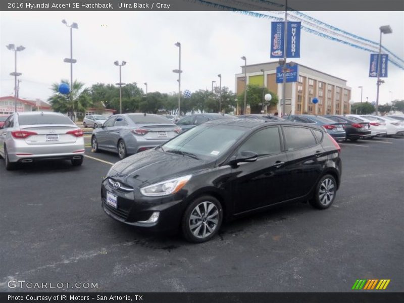 Ultra Black / Gray 2016 Hyundai Accent SE Hatchback