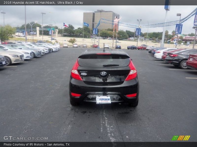 Ultra Black / Gray 2016 Hyundai Accent SE Hatchback