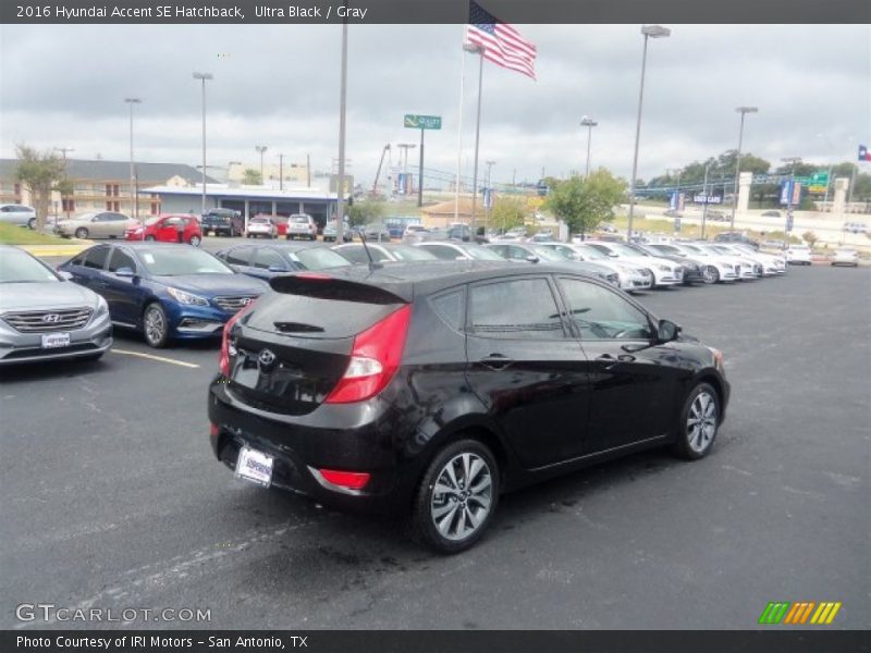 Ultra Black / Gray 2016 Hyundai Accent SE Hatchback