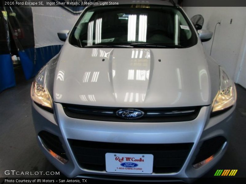 Ingot Silver Metallic / Medium Light Stone 2016 Ford Escape SE
