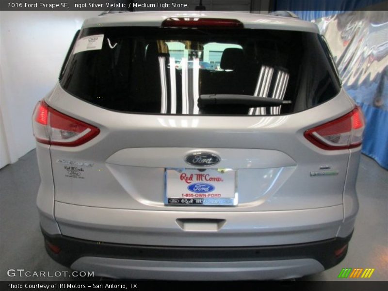 Ingot Silver Metallic / Medium Light Stone 2016 Ford Escape SE