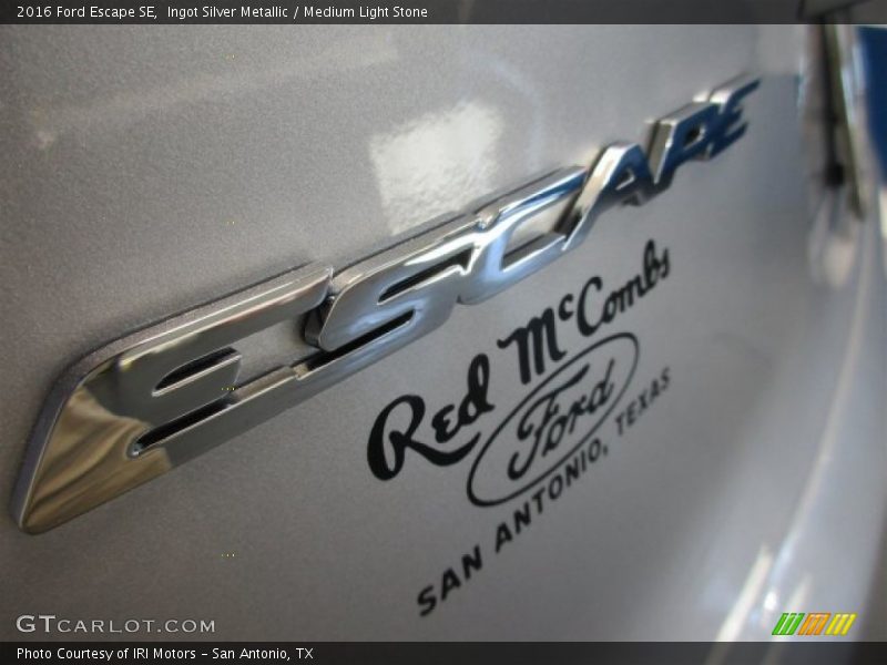 Ingot Silver Metallic / Medium Light Stone 2016 Ford Escape SE