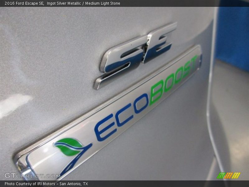 Ingot Silver Metallic / Medium Light Stone 2016 Ford Escape SE