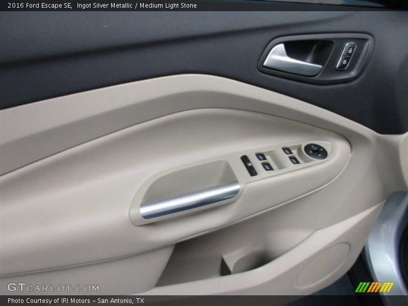 Ingot Silver Metallic / Medium Light Stone 2016 Ford Escape SE