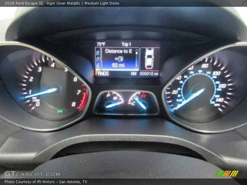 Ingot Silver Metallic / Medium Light Stone 2016 Ford Escape SE