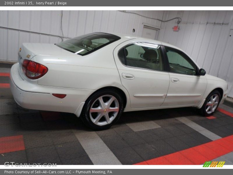 Ivory Pearl / Beige 2002 Infiniti I 35