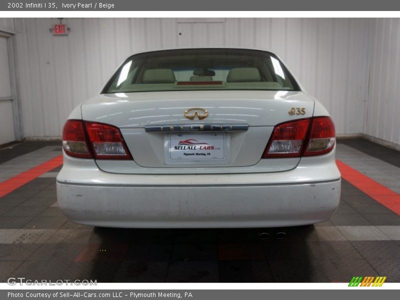 Ivory Pearl / Beige 2002 Infiniti I 35