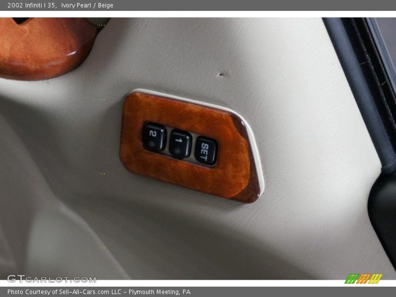 Ivory Pearl / Beige 2002 Infiniti I 35