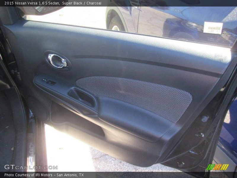 Super Black / Charcoal 2015 Nissan Versa 1.6 S Sedan