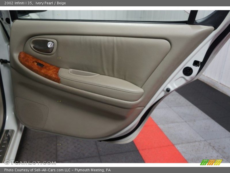 Ivory Pearl / Beige 2002 Infiniti I 35
