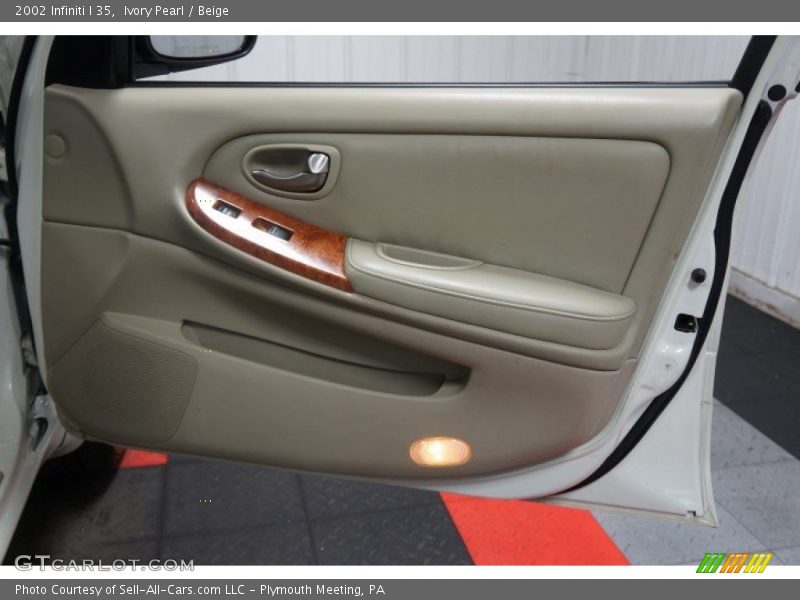 Ivory Pearl / Beige 2002 Infiniti I 35