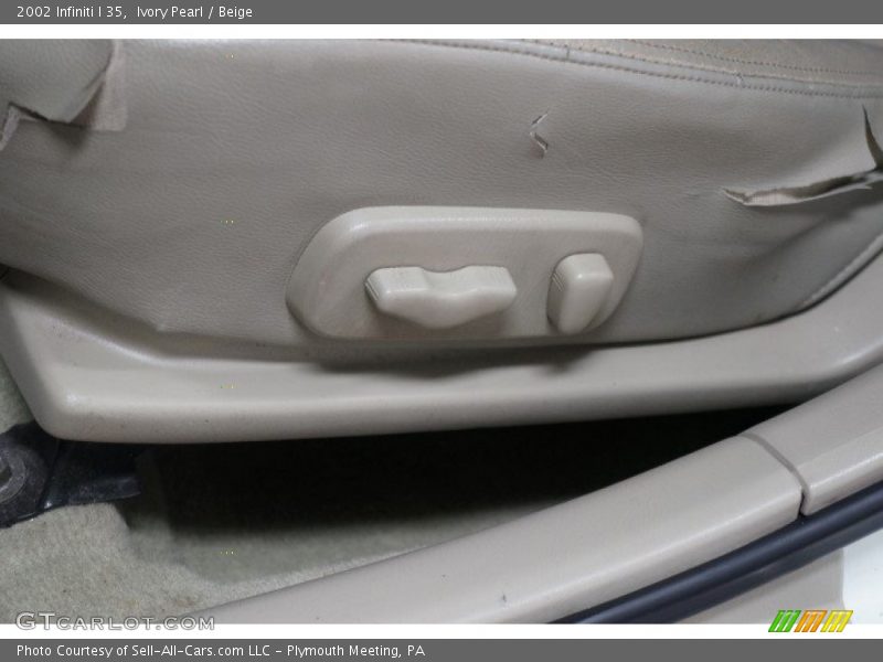 Ivory Pearl / Beige 2002 Infiniti I 35