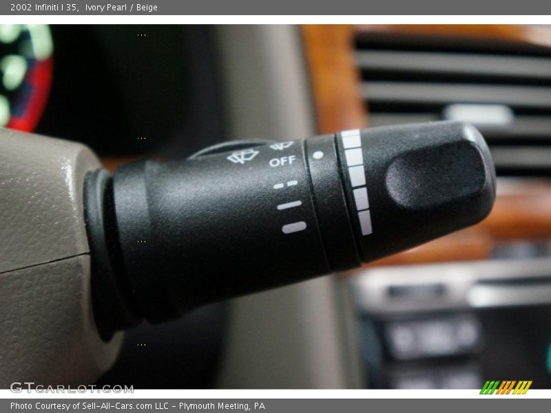 Ivory Pearl / Beige 2002 Infiniti I 35