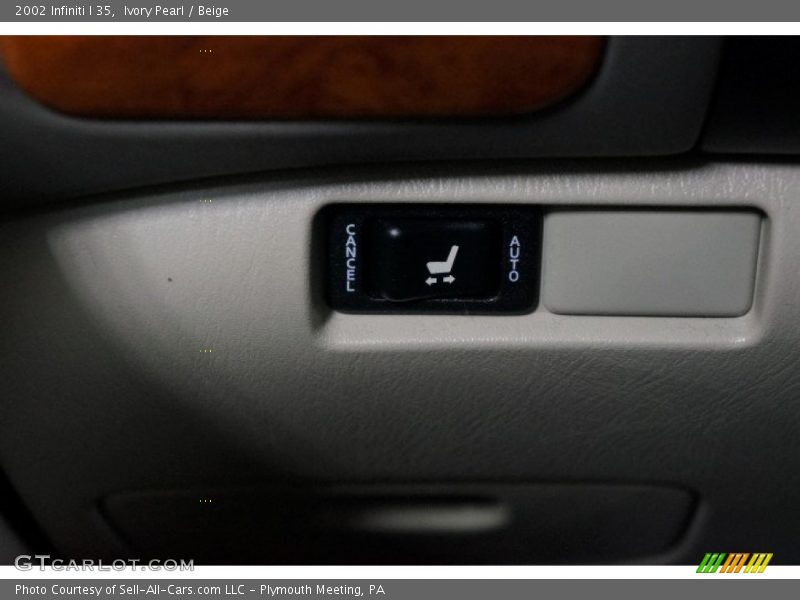 Ivory Pearl / Beige 2002 Infiniti I 35