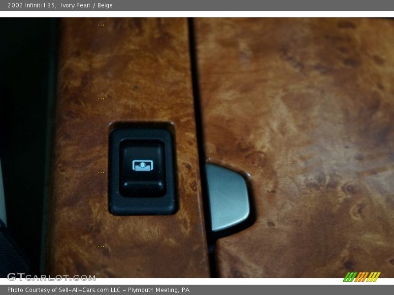 Ivory Pearl / Beige 2002 Infiniti I 35