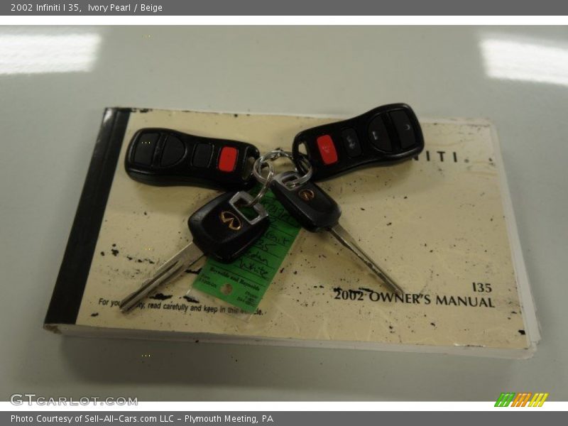 Ivory Pearl / Beige 2002 Infiniti I 35