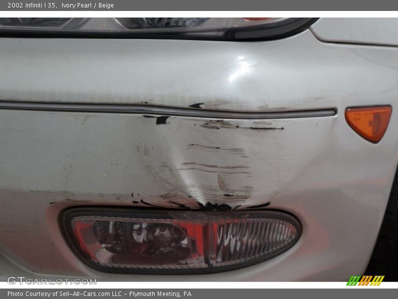 Ivory Pearl / Beige 2002 Infiniti I 35