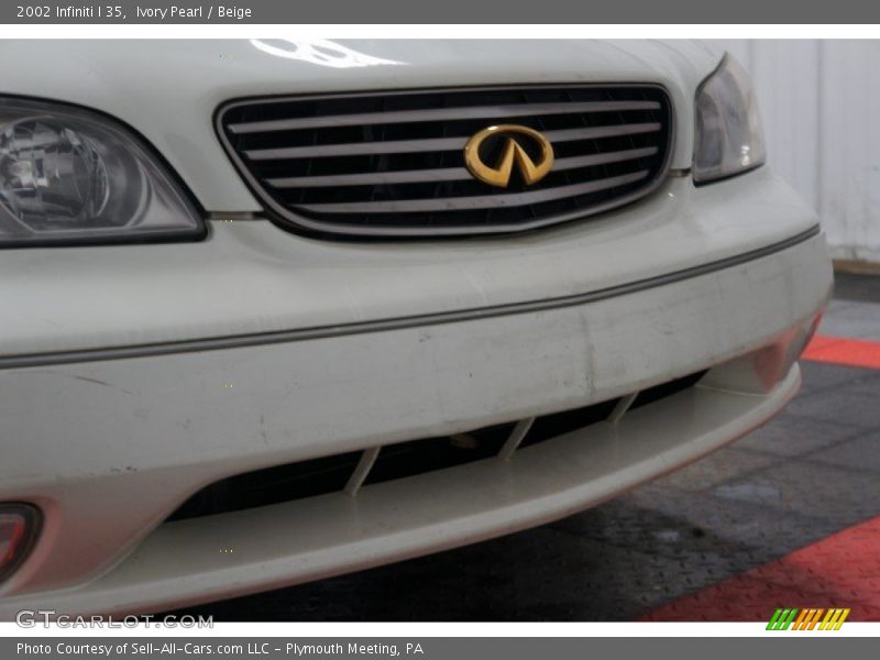 Ivory Pearl / Beige 2002 Infiniti I 35