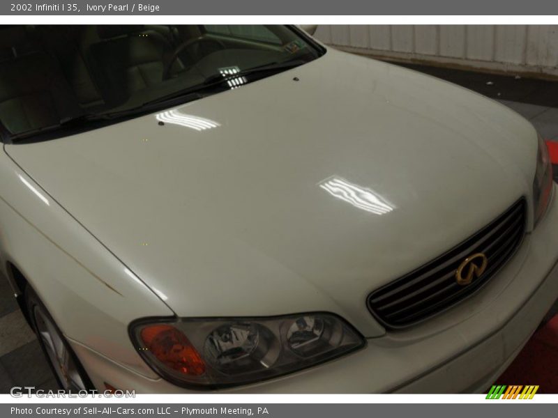 Ivory Pearl / Beige 2002 Infiniti I 35
