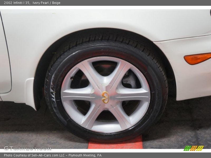 Ivory Pearl / Beige 2002 Infiniti I 35