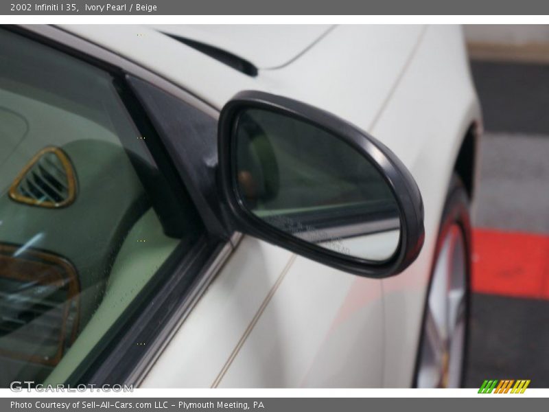Ivory Pearl / Beige 2002 Infiniti I 35