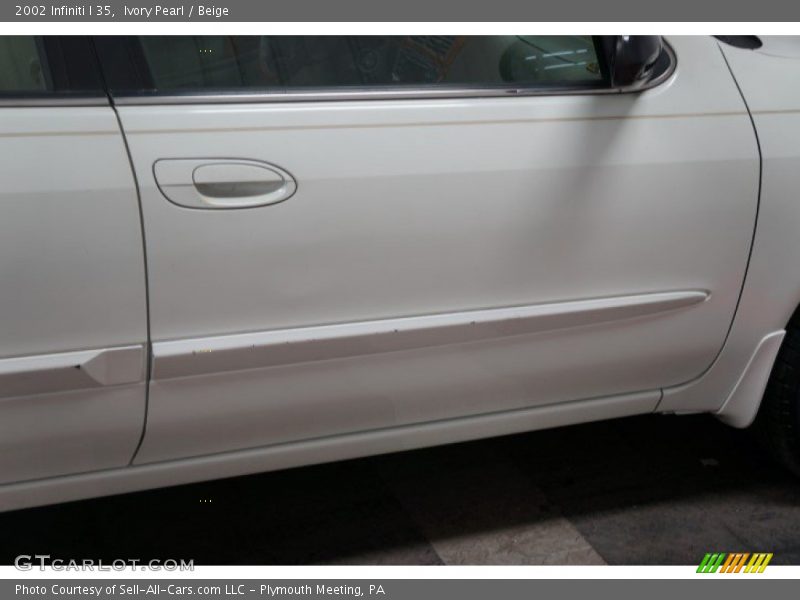 Ivory Pearl / Beige 2002 Infiniti I 35