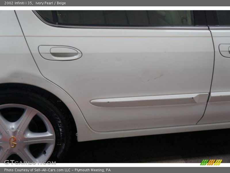 Ivory Pearl / Beige 2002 Infiniti I 35
