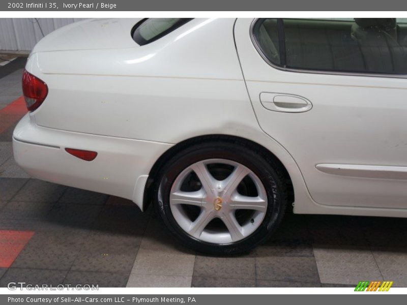 Ivory Pearl / Beige 2002 Infiniti I 35