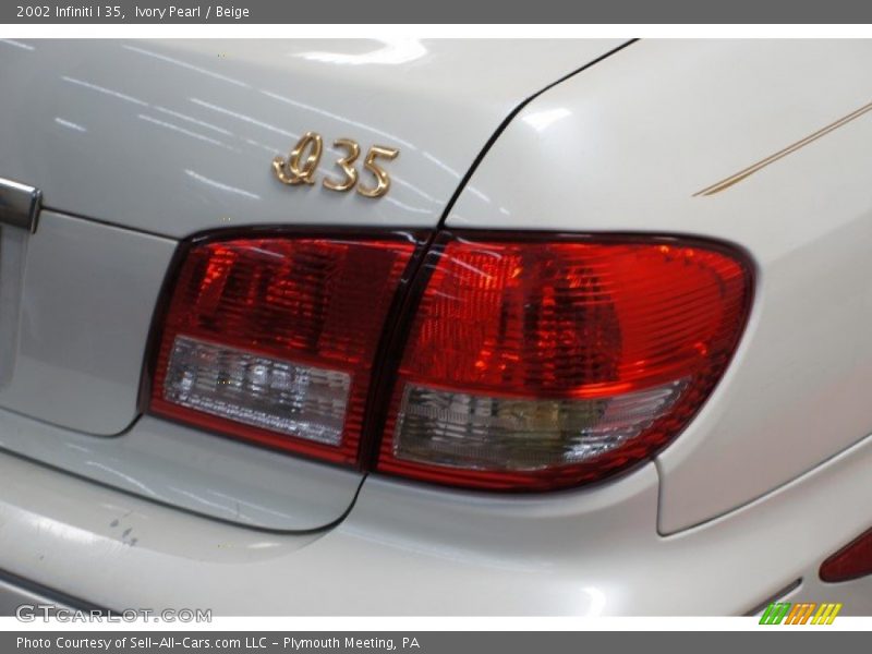 Ivory Pearl / Beige 2002 Infiniti I 35