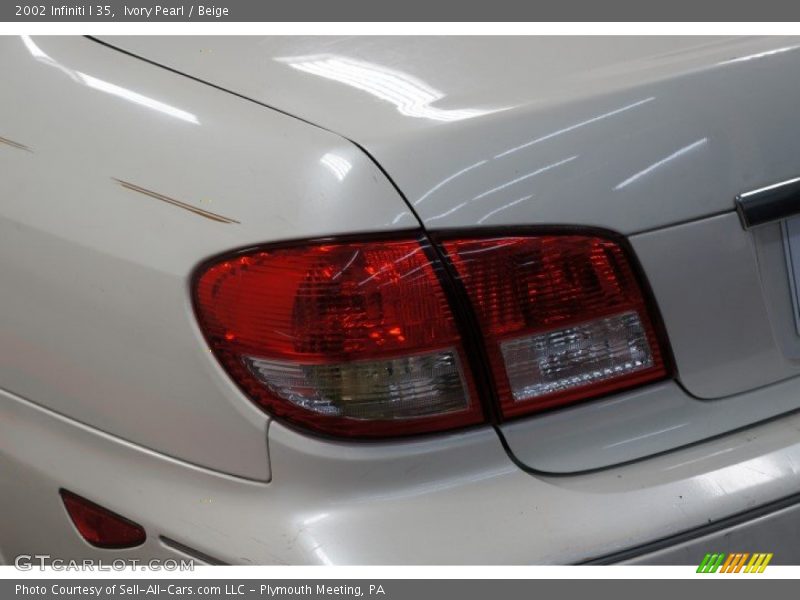 Ivory Pearl / Beige 2002 Infiniti I 35