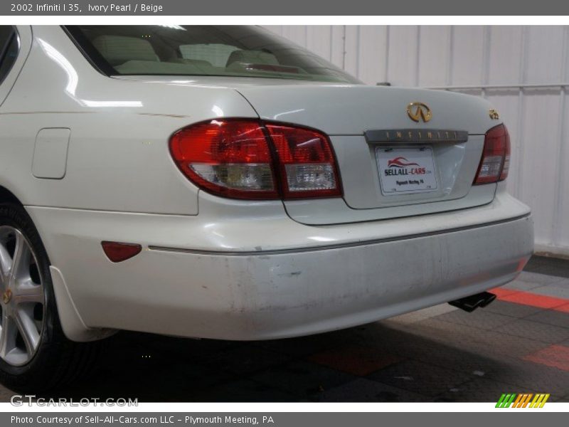 Ivory Pearl / Beige 2002 Infiniti I 35