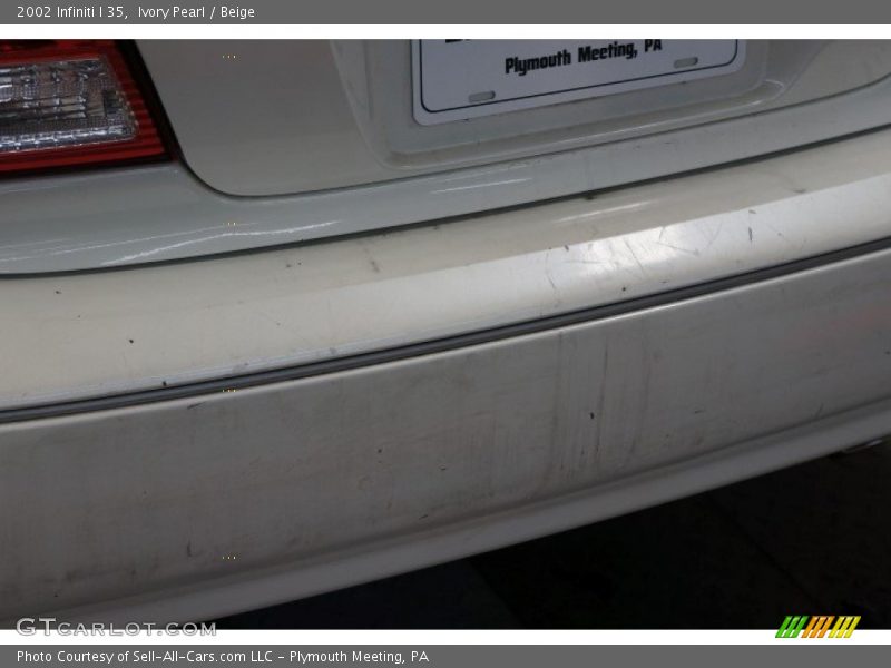 Ivory Pearl / Beige 2002 Infiniti I 35