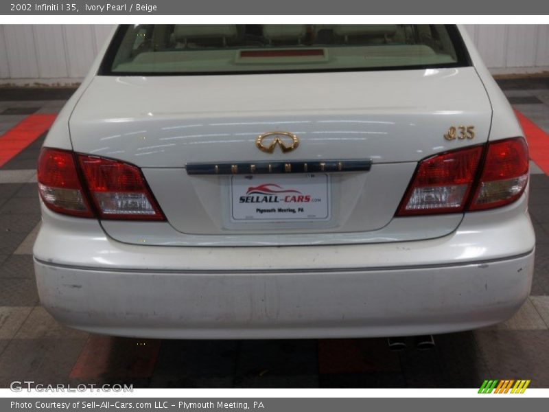 Ivory Pearl / Beige 2002 Infiniti I 35