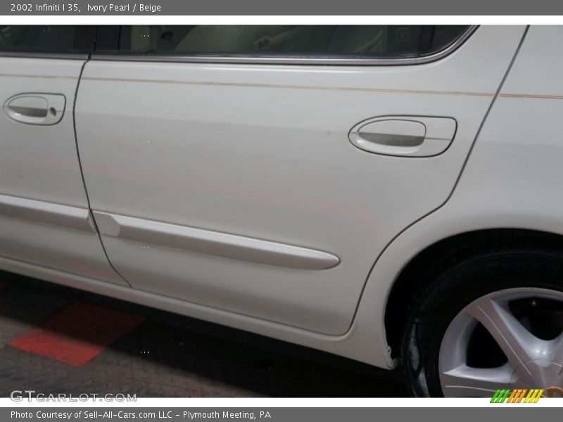 Ivory Pearl / Beige 2002 Infiniti I 35