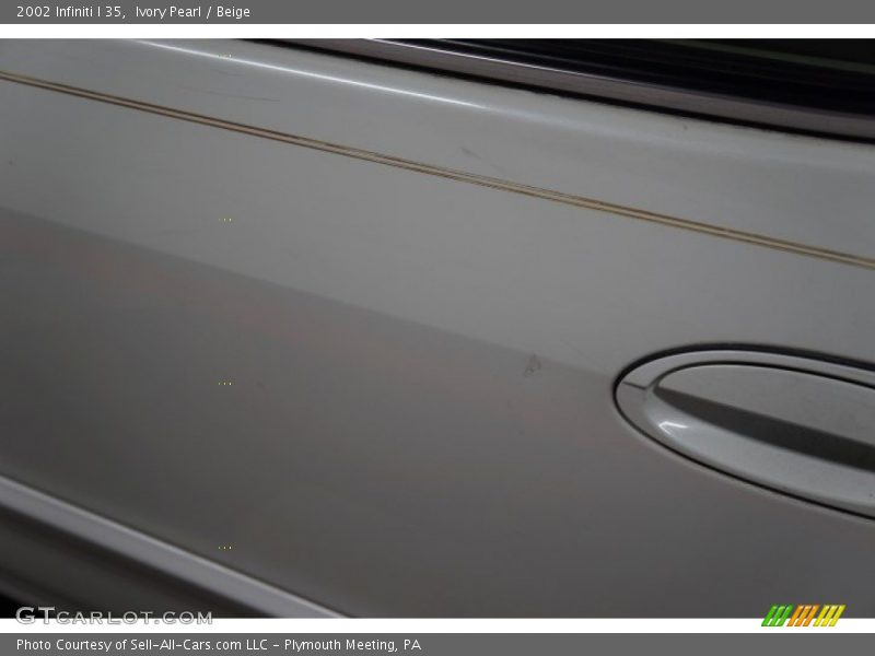 Ivory Pearl / Beige 2002 Infiniti I 35